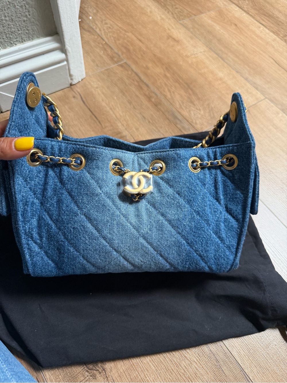 CHANEL Denim Drawstring Shoulder Bag in Blue with Gold Hardware - Picture 4 of 4